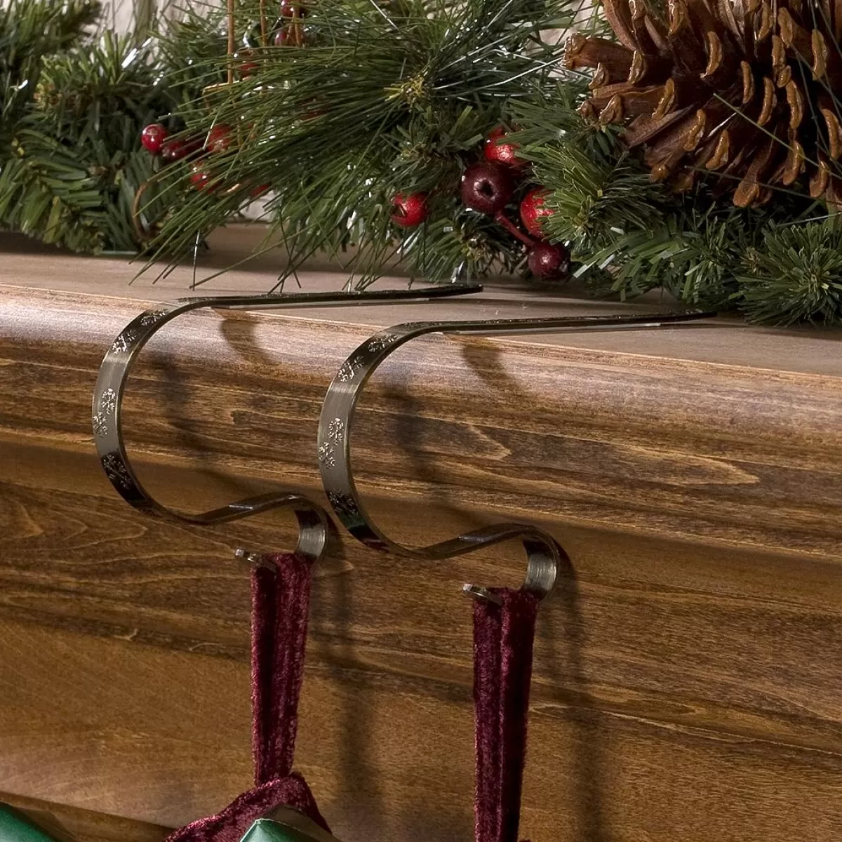 Bronner's Christmas Wonderland Set Of 4 Antique Brass Mantleclips | Stocking Hangers