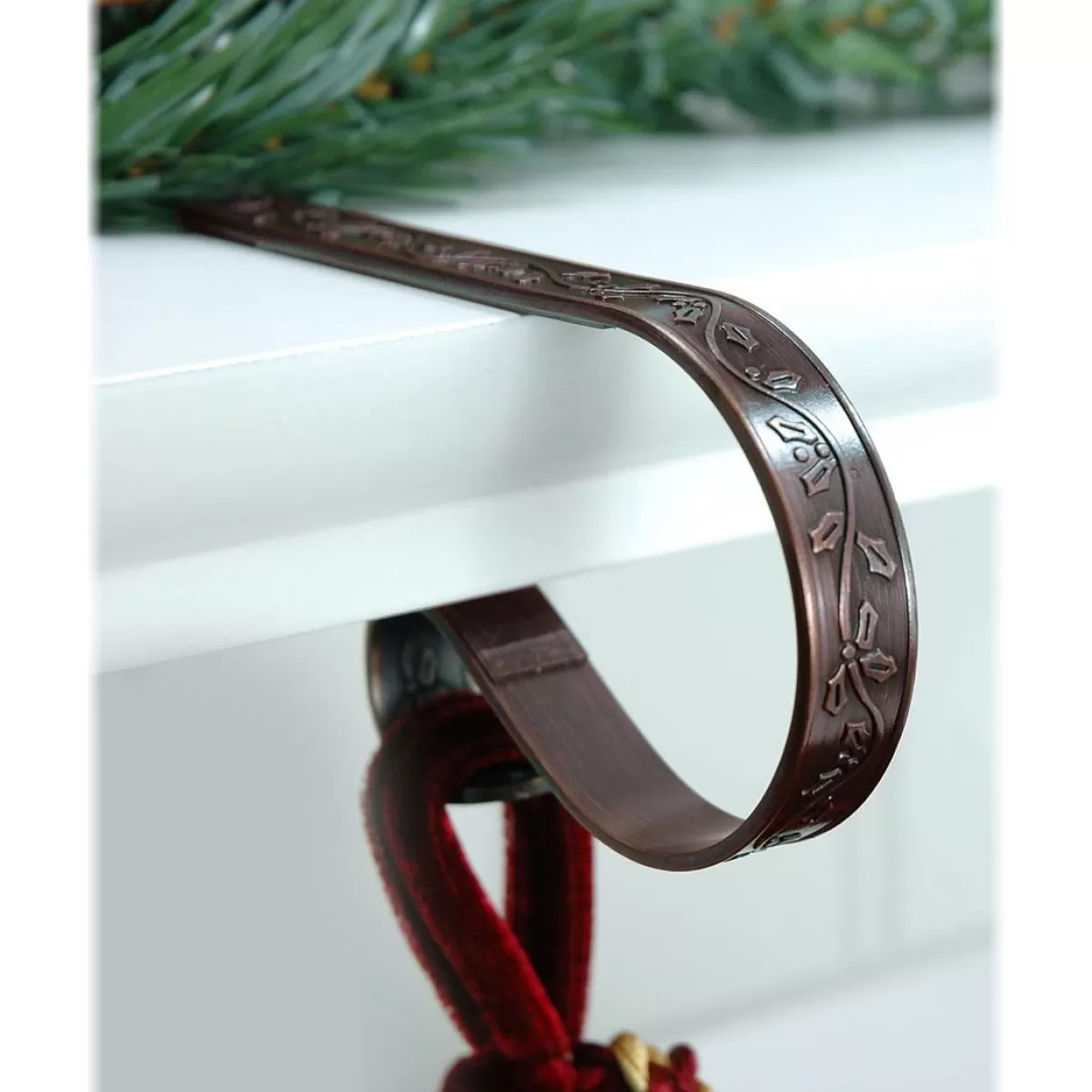 Bronner's Christmas Wonderland Set Of 4 Holly Bronze Mantleclips | Stocking Hangers